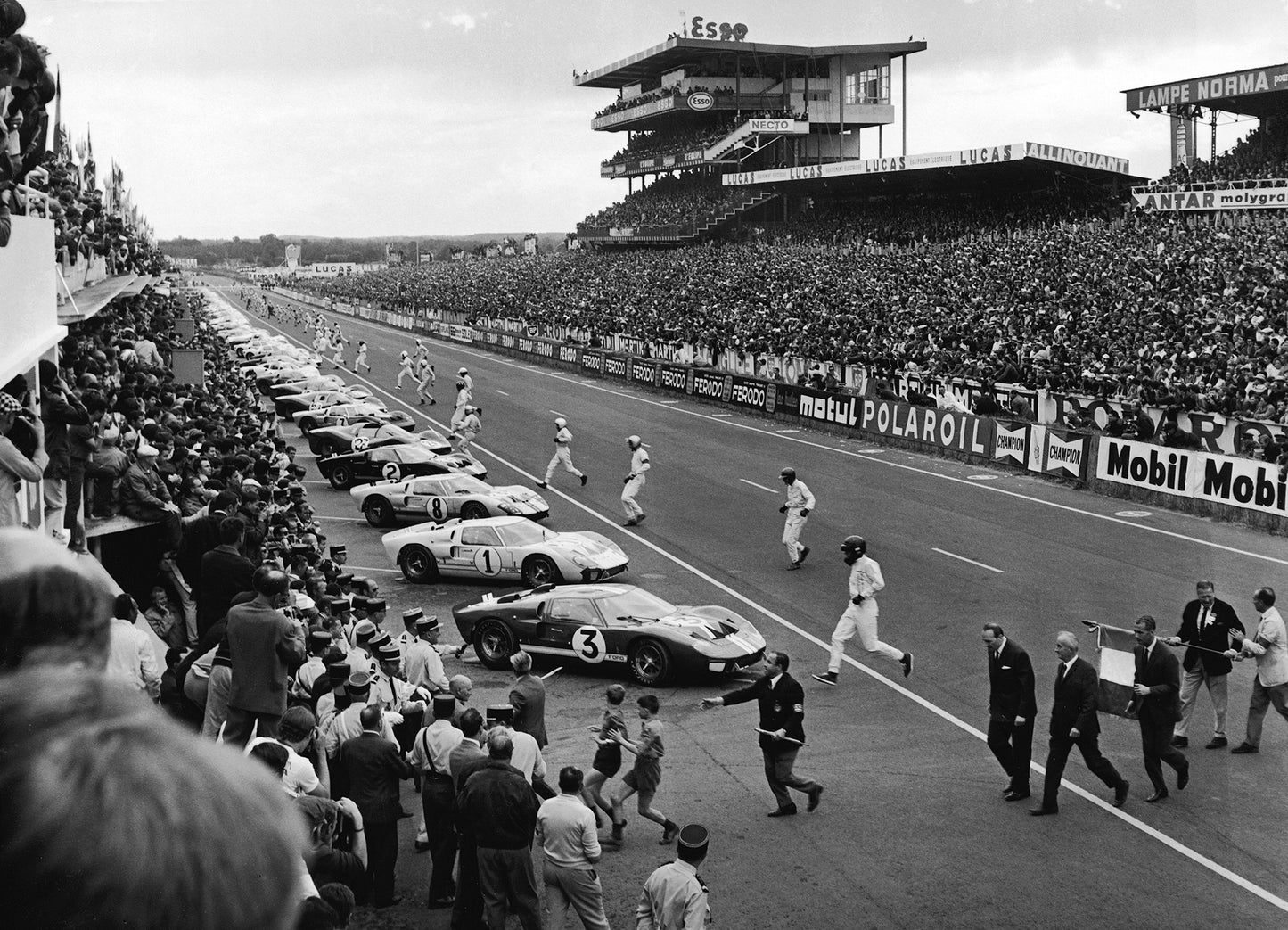 Le Mans Auto Racing 0001-1328