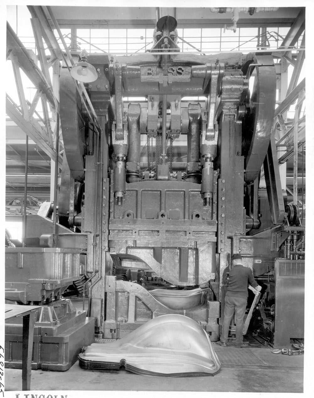 LincolnStampingPress 1932 0001-7833