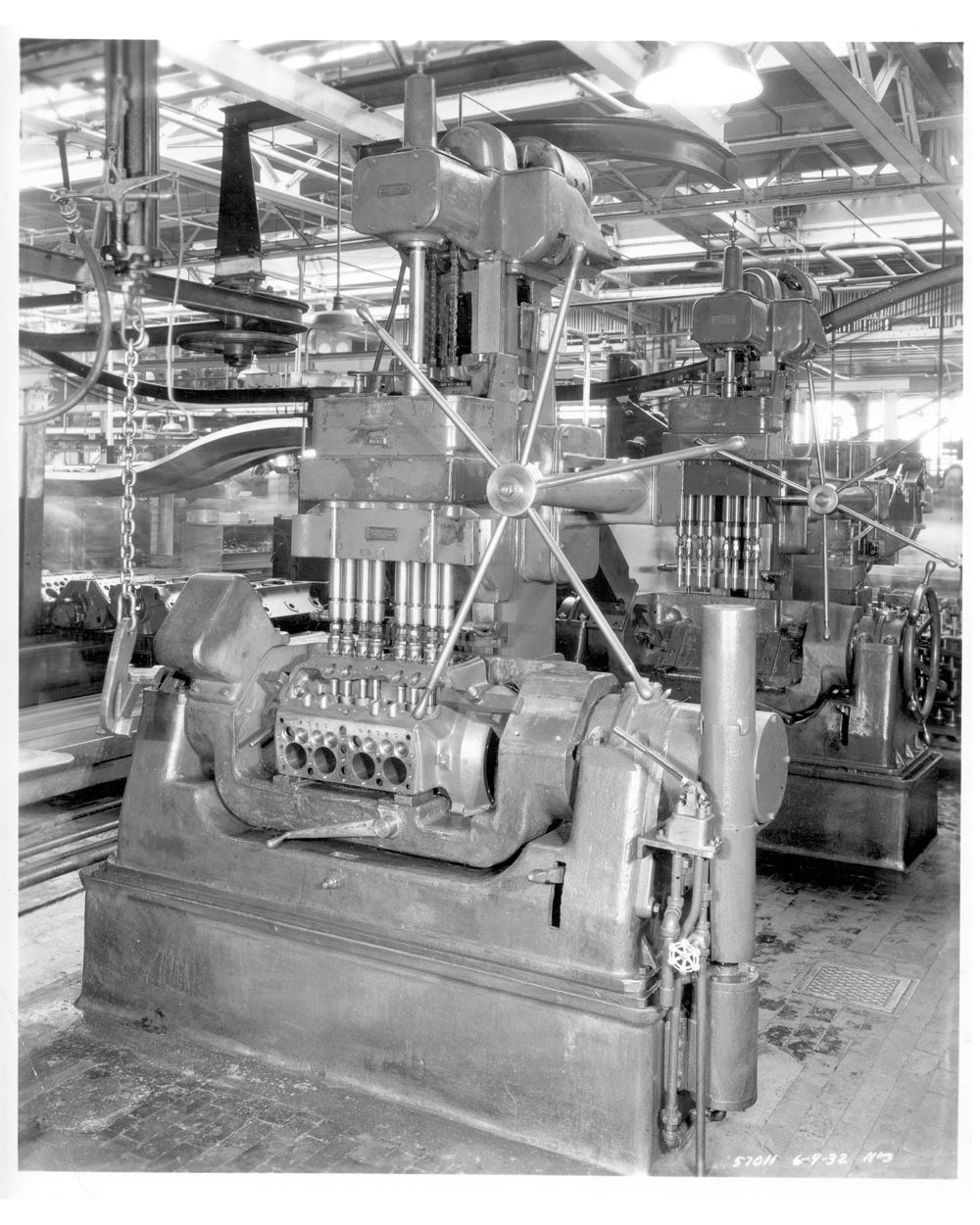 V8Engin1932 0001-7843