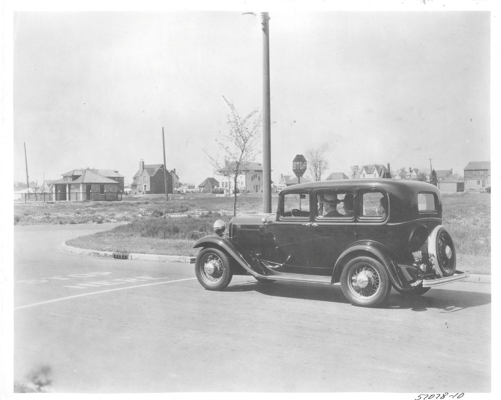 V8FordorDeluxeSeda1932 0001-7848