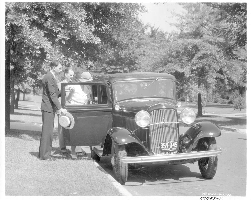 V8TudorSeda1932 0001-7850