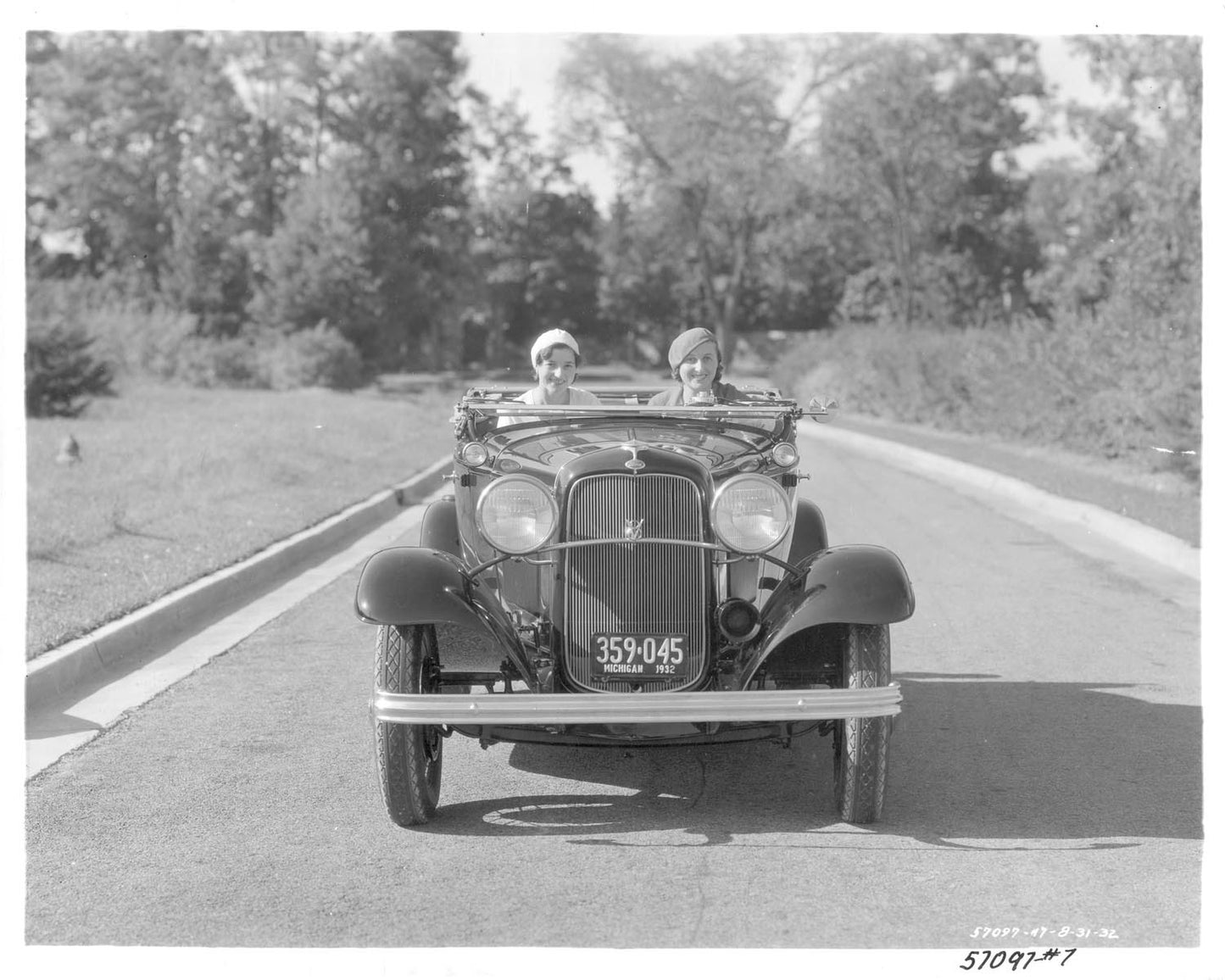 V8DeluxeRoadster 1932 0001-7851