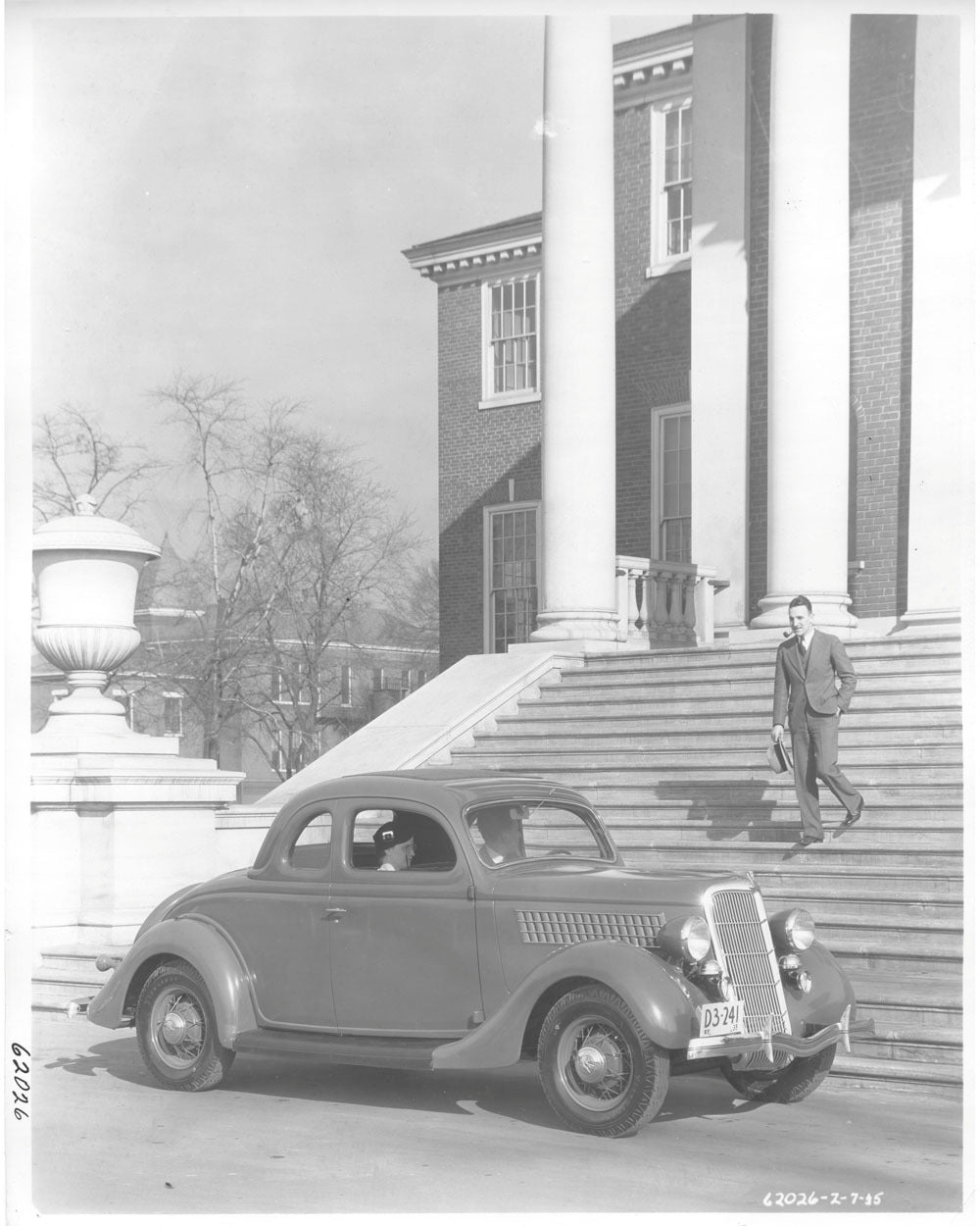 FordV8Coup1935 0001-7920