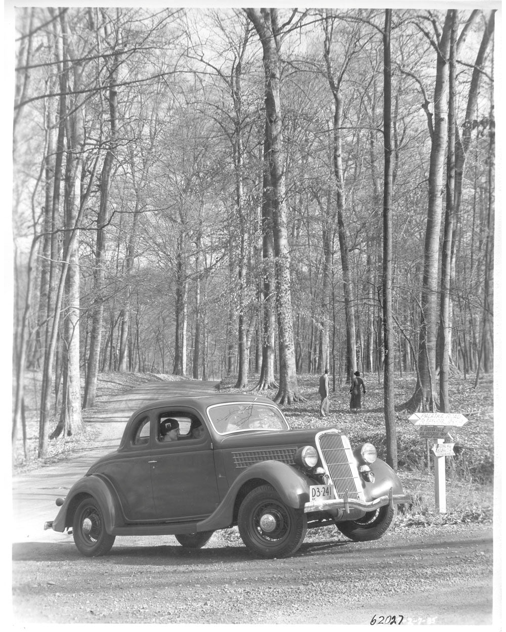 FordV8Coup1935 0001-7921