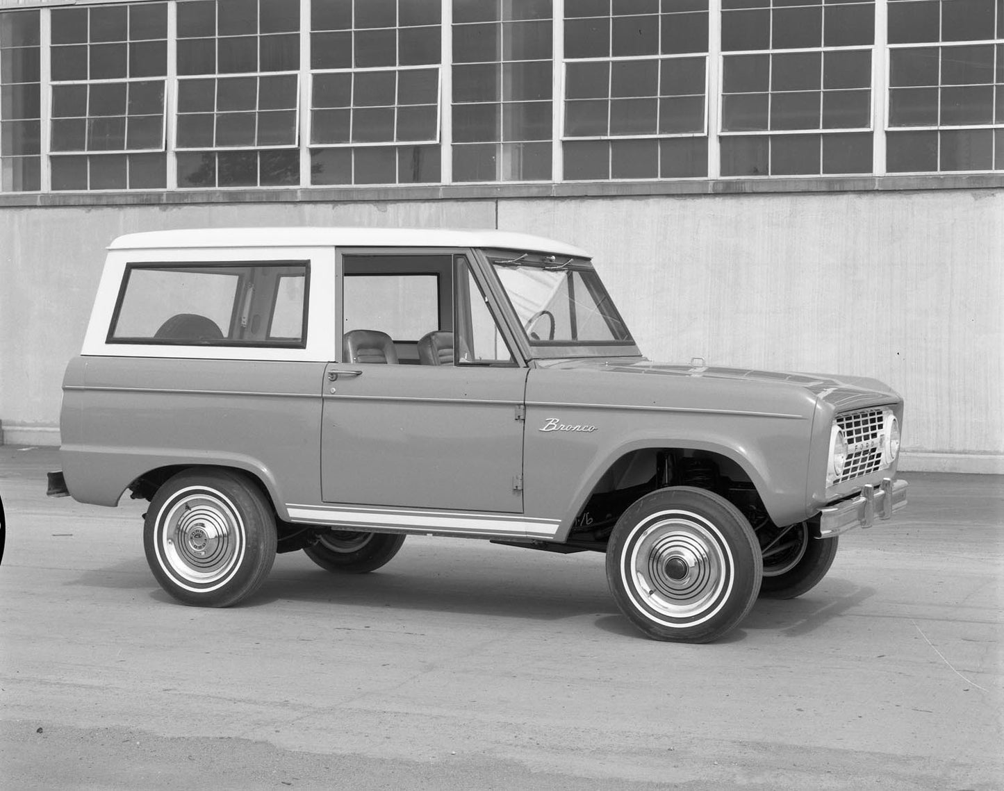 103 146009 470 1966 Ford Bronco 0144-0283