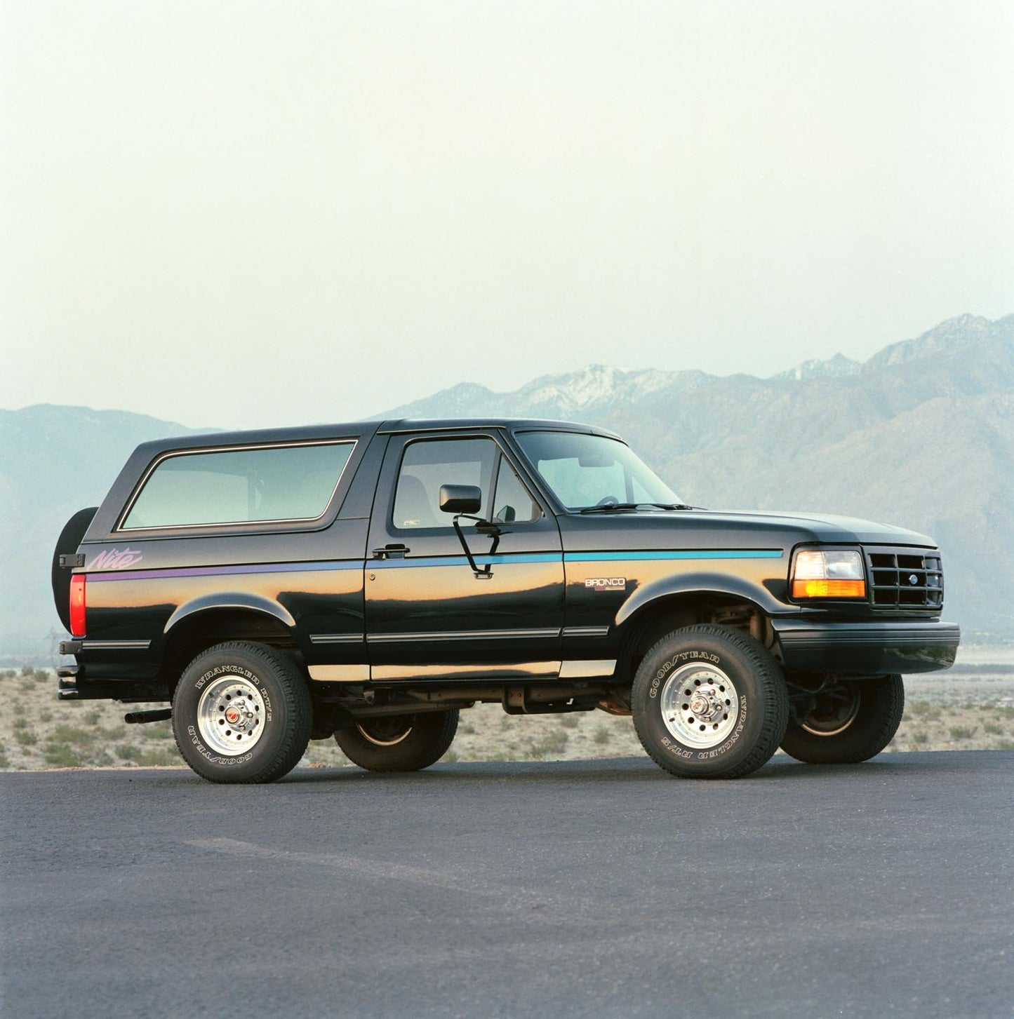 412 1992 Bronco Nite CN63007 253 Ford Media 0144-0333