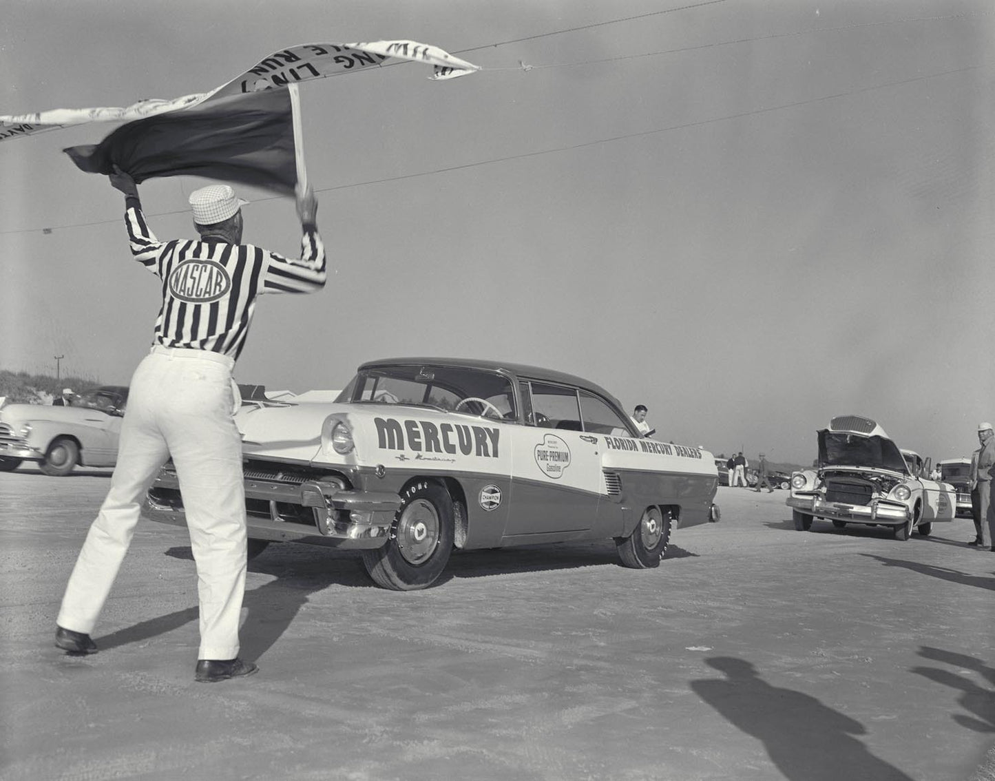 1956 NASCAR Daytona Beach Speed Week Florida Factory backed 1956 Mercury starting a practice run on the beach CD 1098 3282 4909 17 0144-0710
