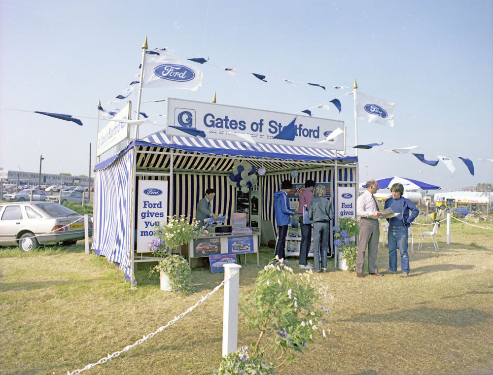 1983 Dealers Gates of Stortford Stand pix for catalogue Stanstead neg 624 14 0144-1462