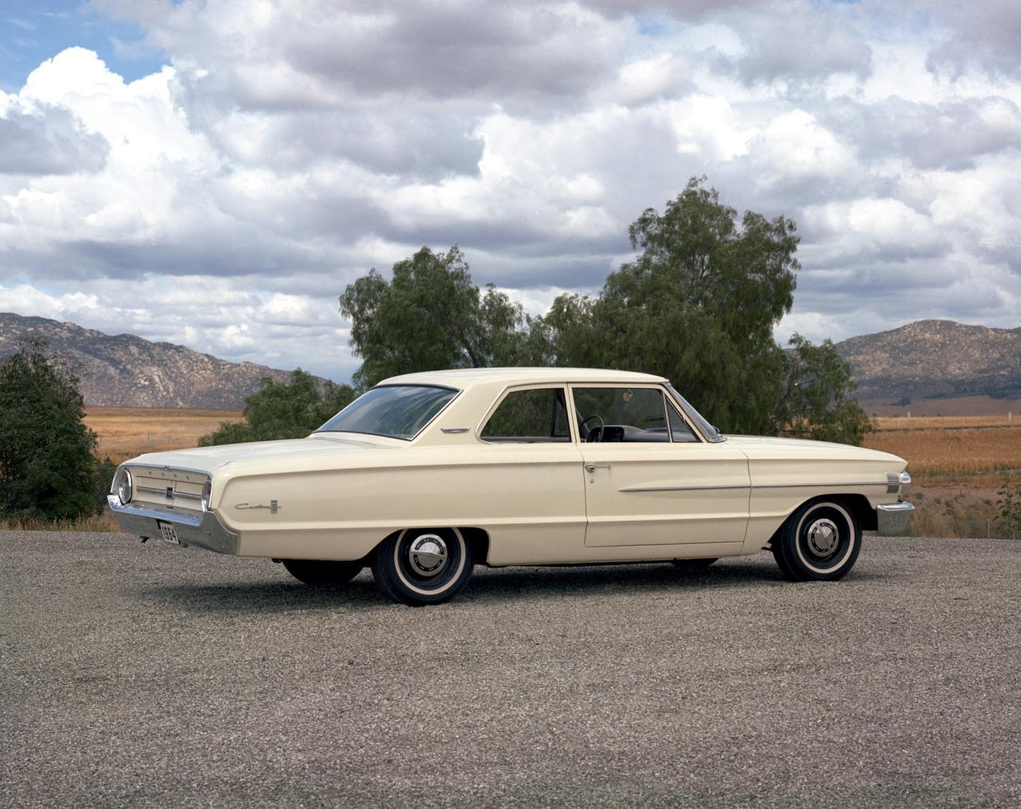 1964 Ford Custom 300 two-door sedan CN1921-2 0144-2175