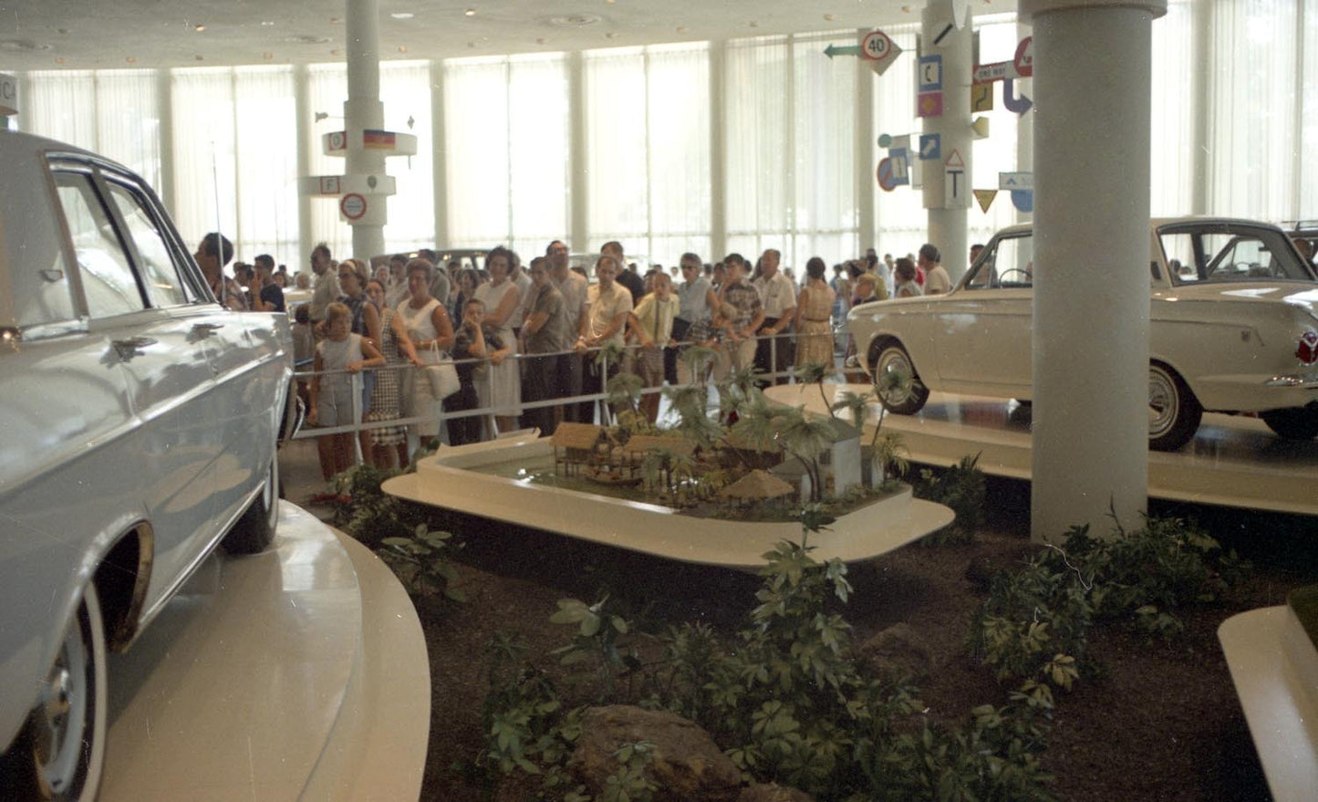 1965 Worlds Fair Ford Exhibit CN3430-832 0144-2364