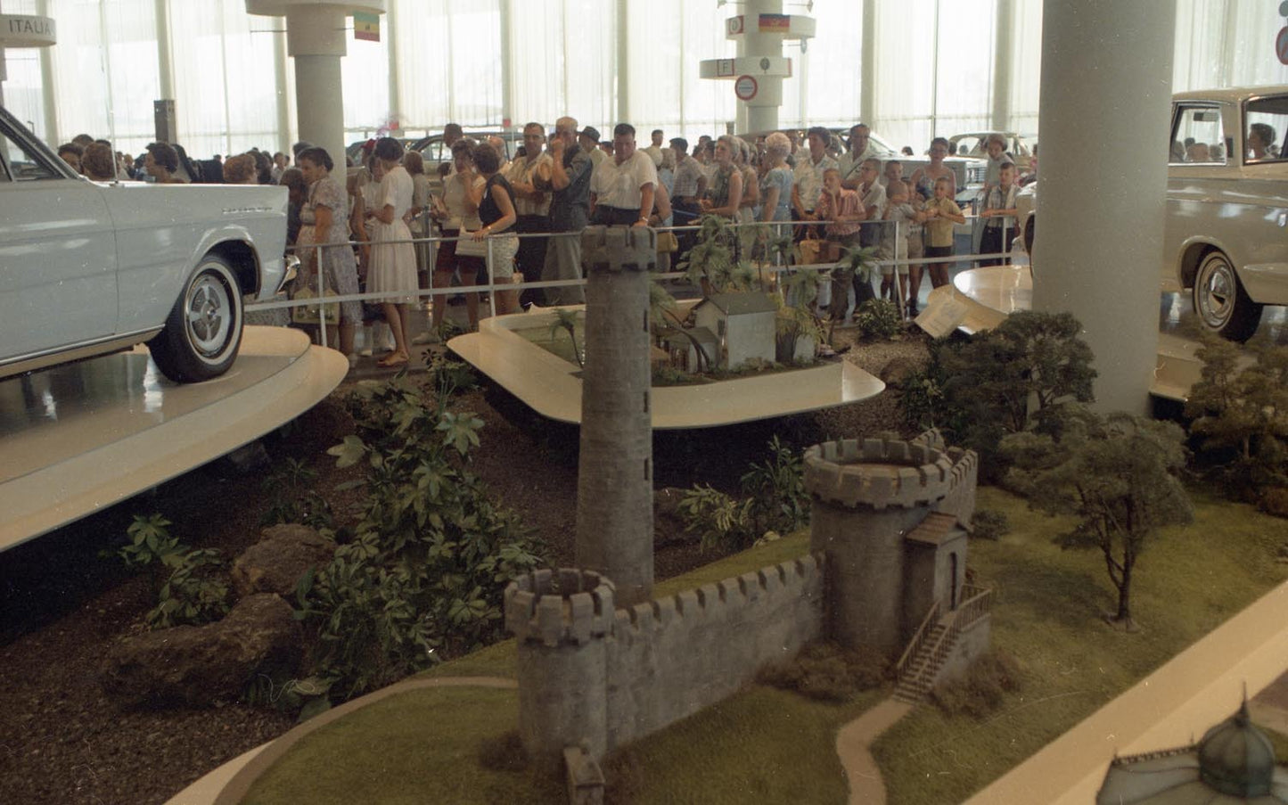 1965 Worlds Fair Ford Exhibit CN3430-846 0144-2377