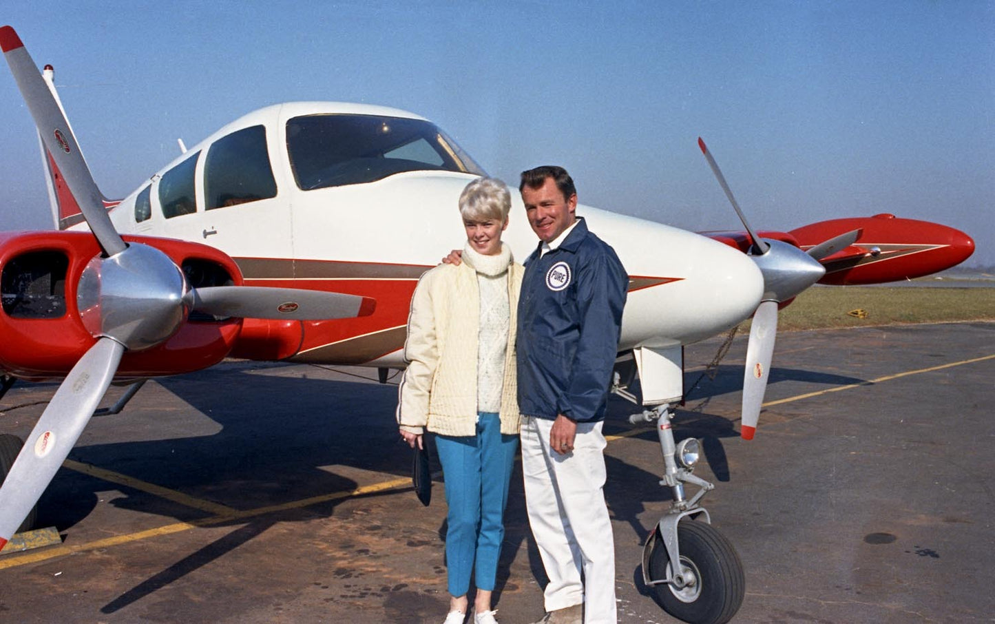 1966 Mar Rockingham Fred Lorenzen and friend CN4353-56 0144-2755