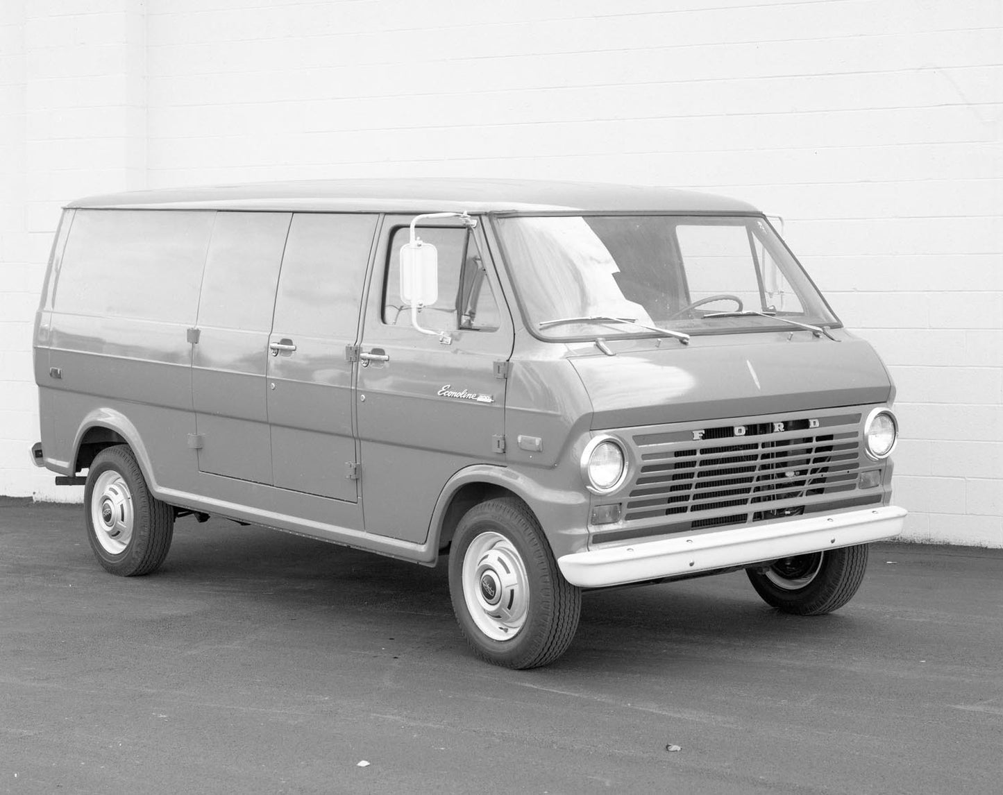 1970 Ford E-300 Econoline van 151509-681 0144-2950