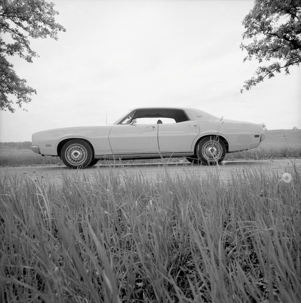 1970 Mercury Montego MX Brougham four-door hardtop CN151945-87 0144-2975