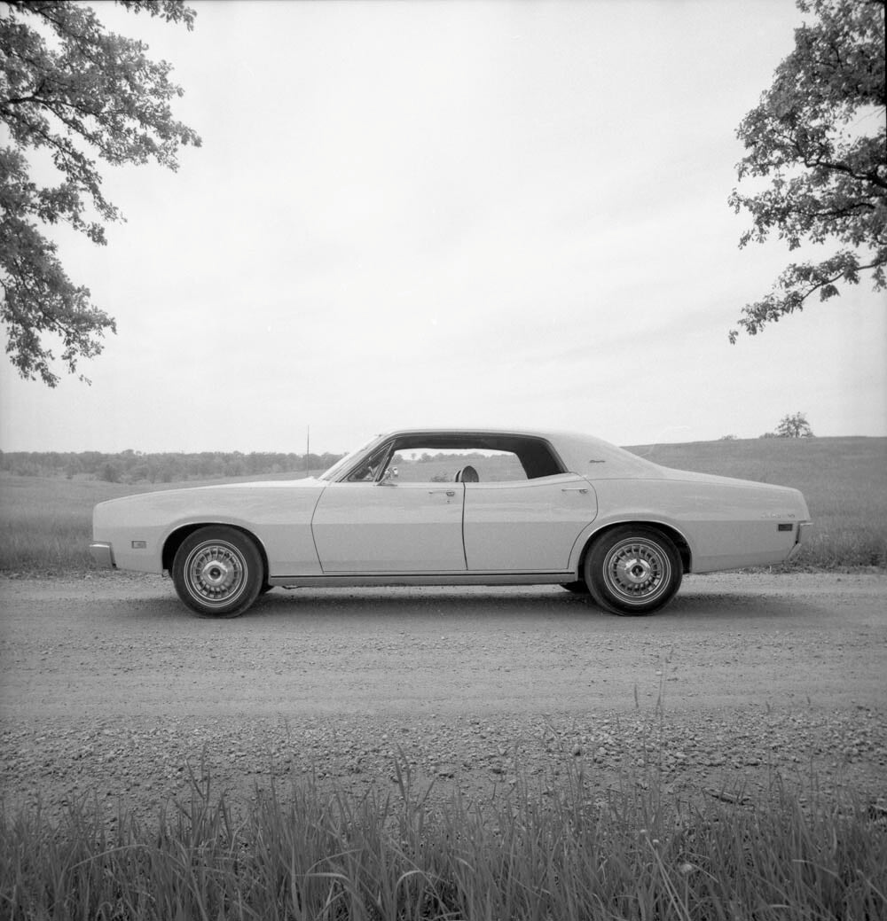 1970 Mercury Montego MX Brougham four-door hardtop CN151945-88 0144-2976
