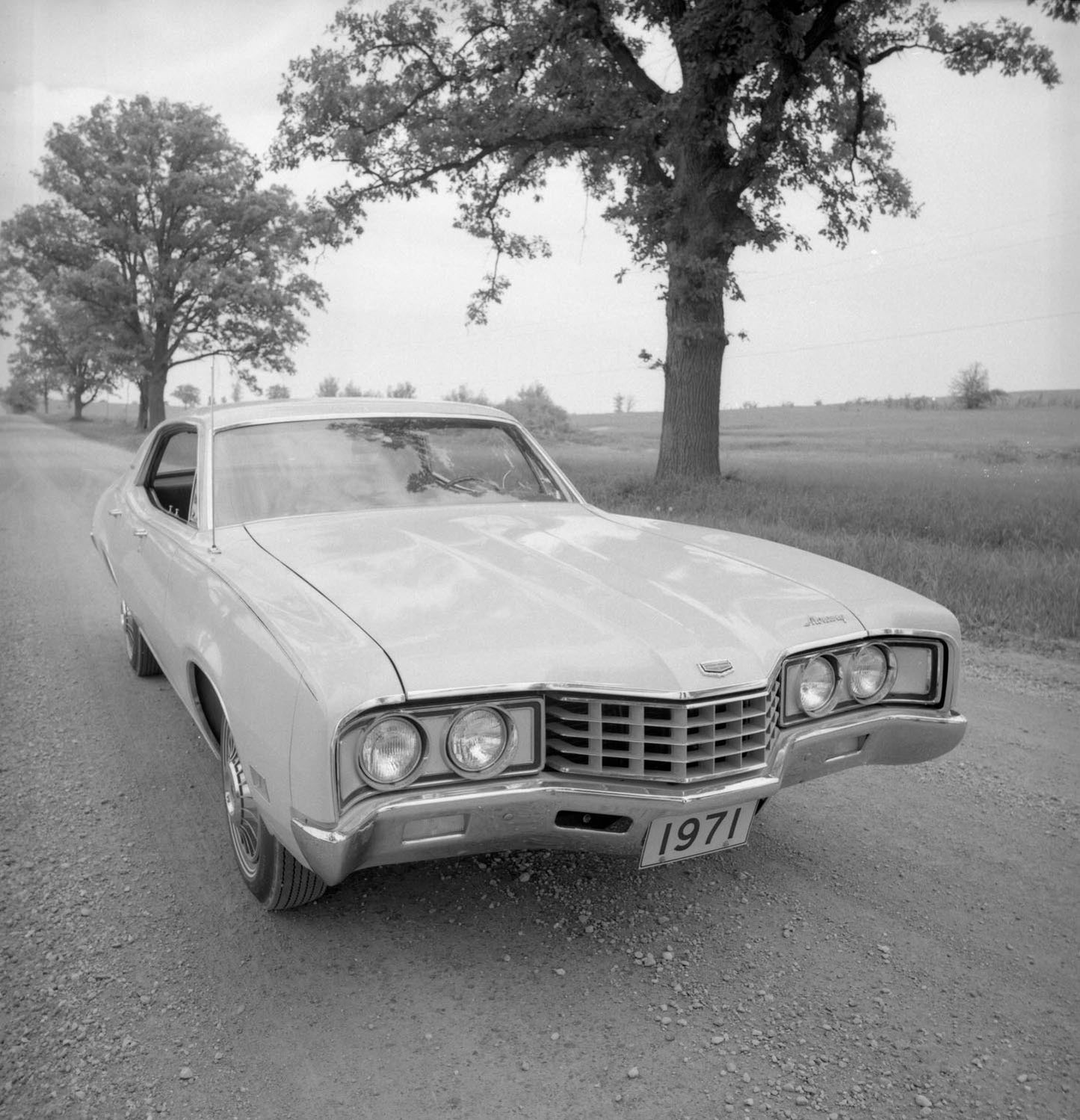 1970 Mercury Montego MX Brougham four-door hardtop CN151945-92 0144-2980