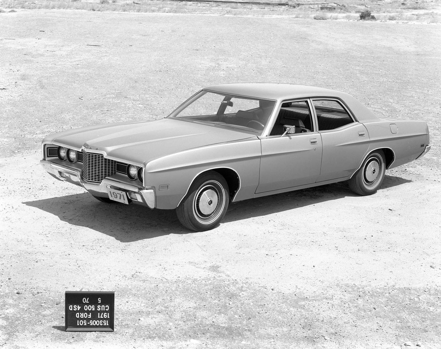 1971 Ford Custom 500 four -door sedan 153005-501 0144-2992