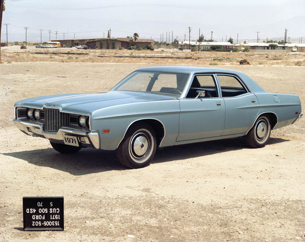 1971 Ford Custom 500 four-door sedan CN6002-54 0144-2993