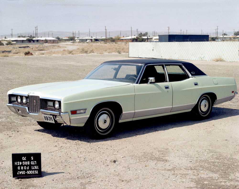 1971 Ford LTD Brougham four-door sedan CN6002-47 0144-2995