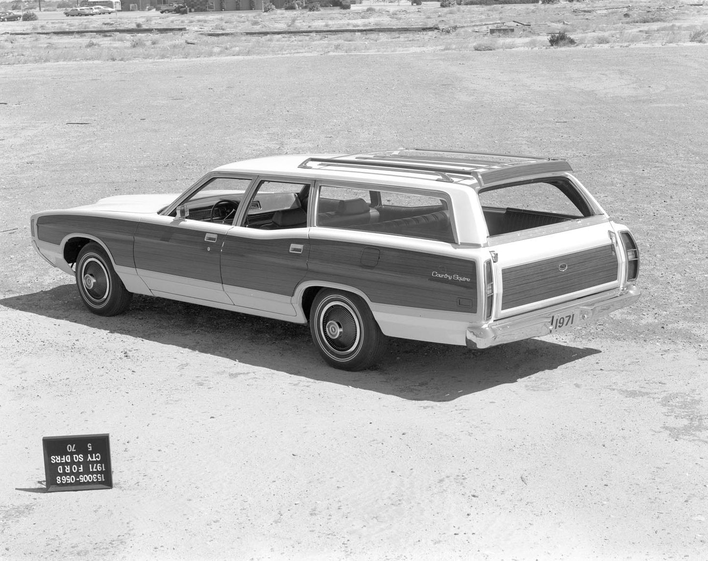1971 Ford LTD Country Squire station wagon 153005-568 0144-2999