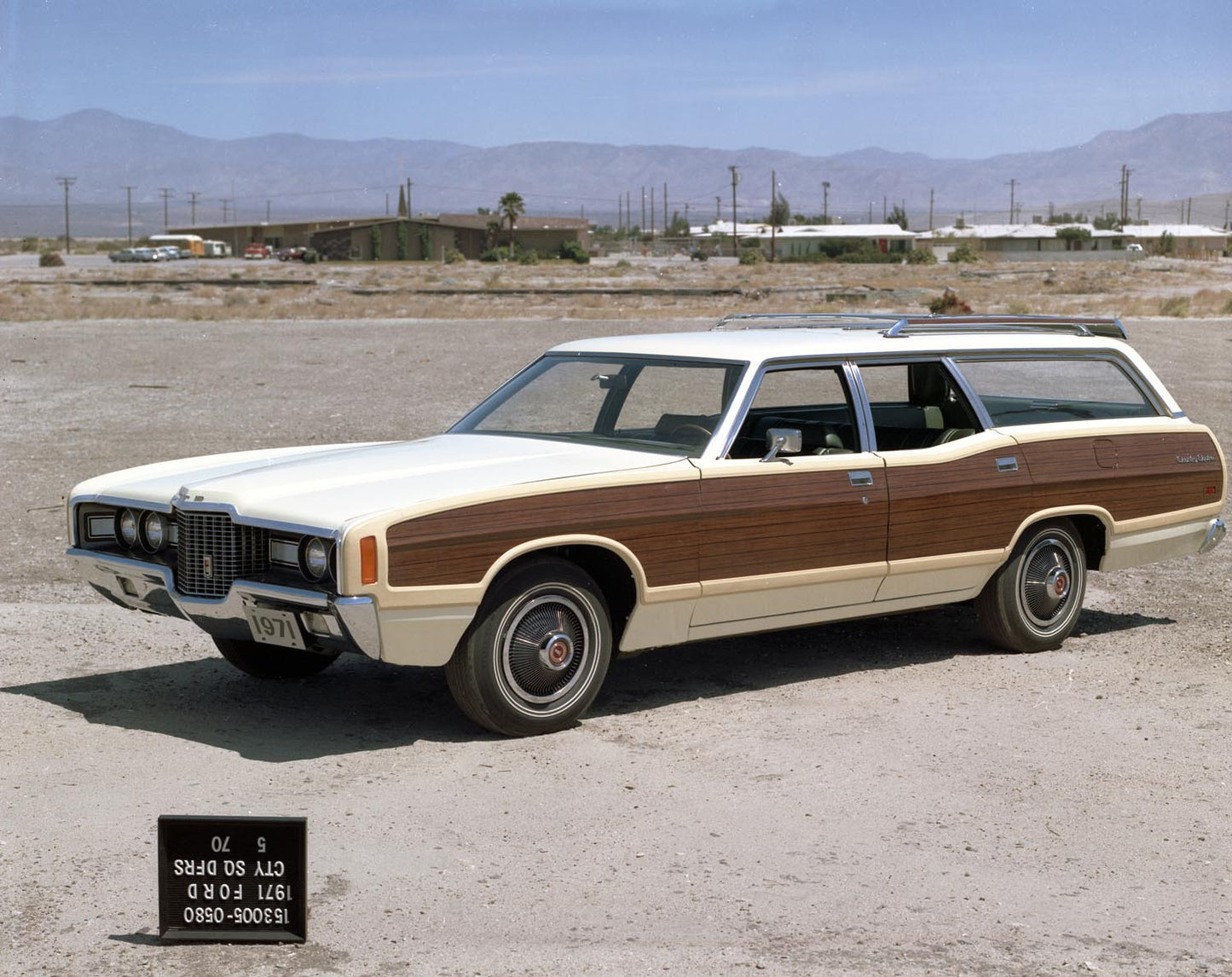 1971 Ford LTD Country Squire station wagon CN6002-49 0144-3000