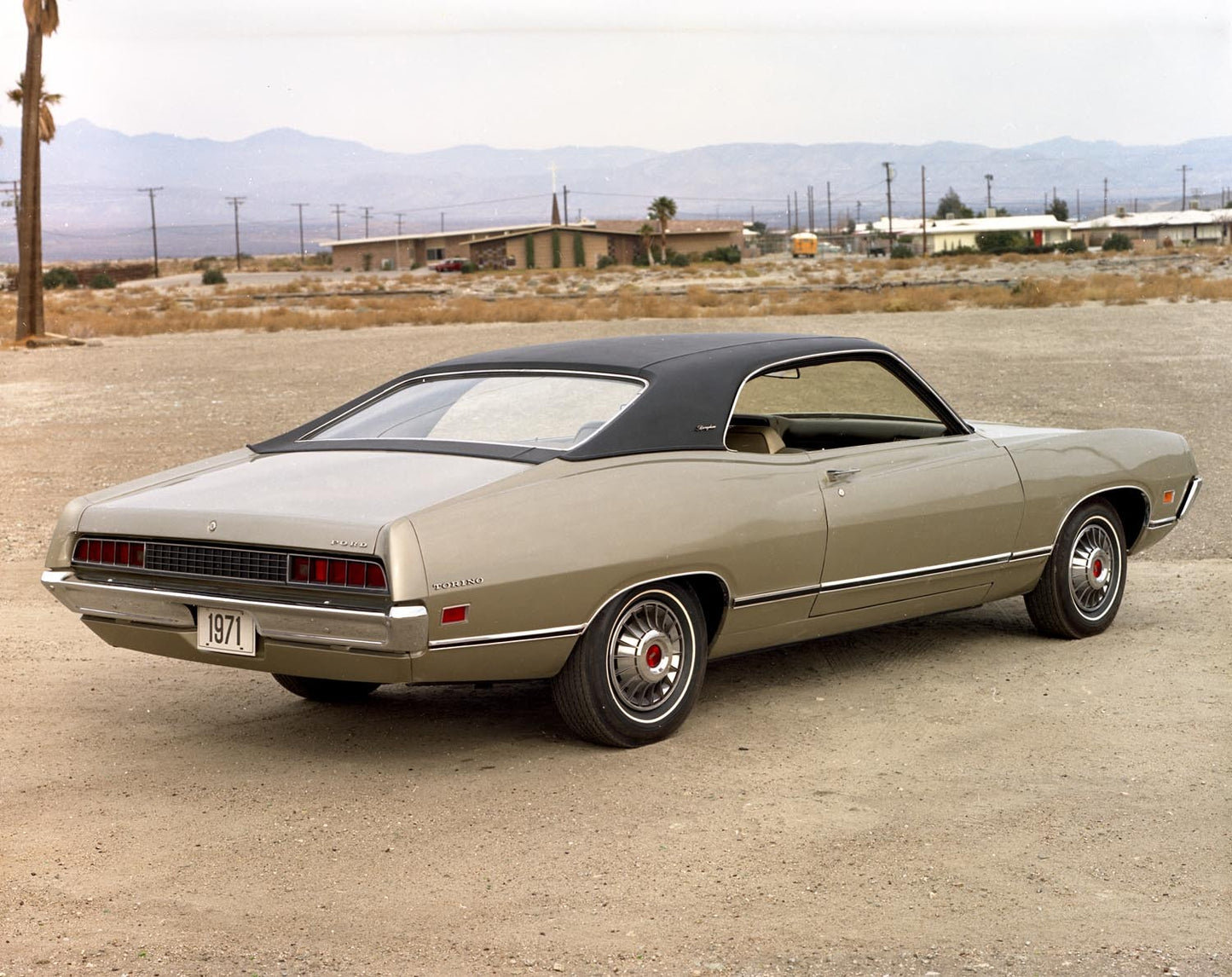 1971 Ford Torino Brougham two-door hardtop CN6001-1 0144-3005
