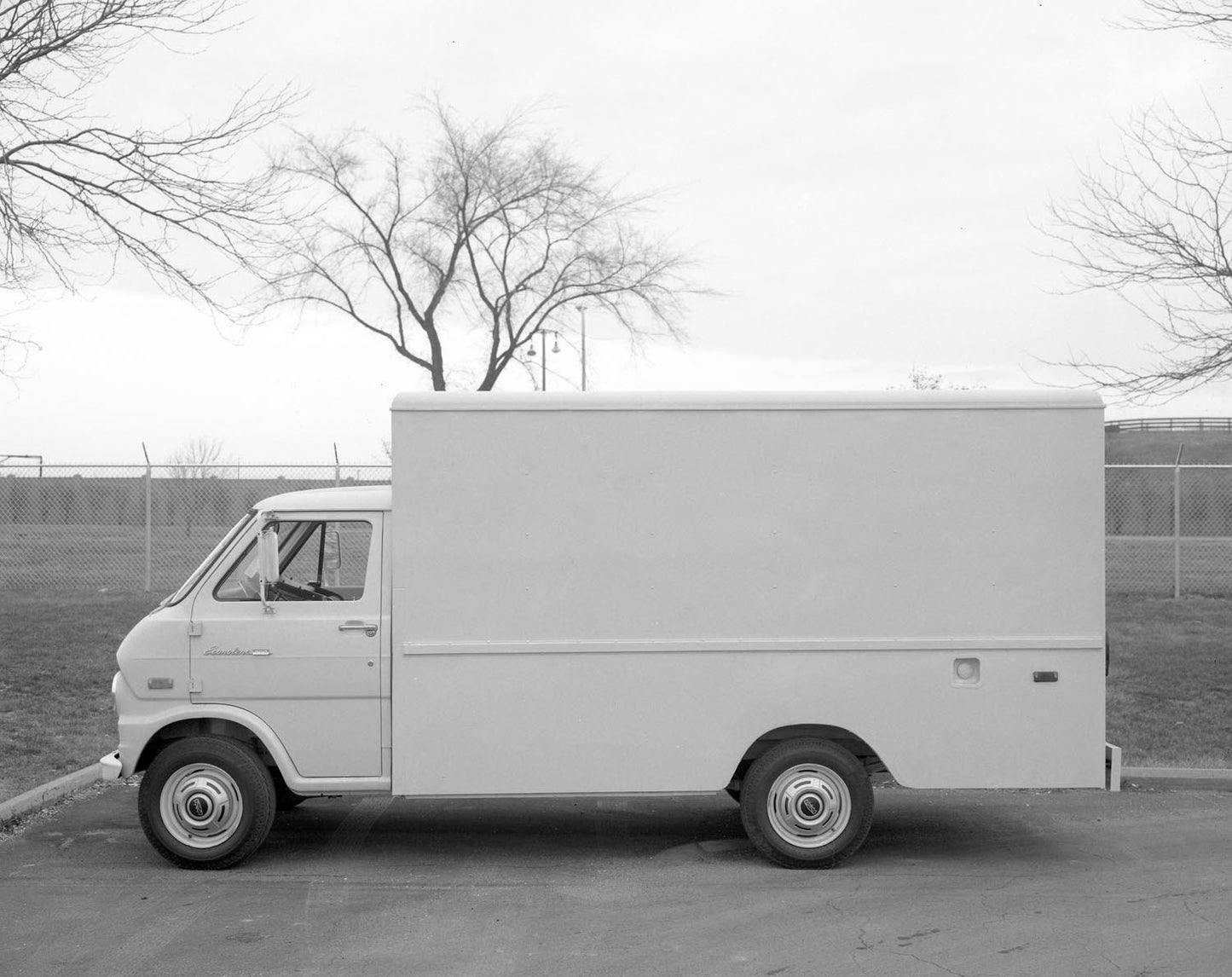 1972 Ford E-300 Econoline chassis cab 153513-576 0144-3030