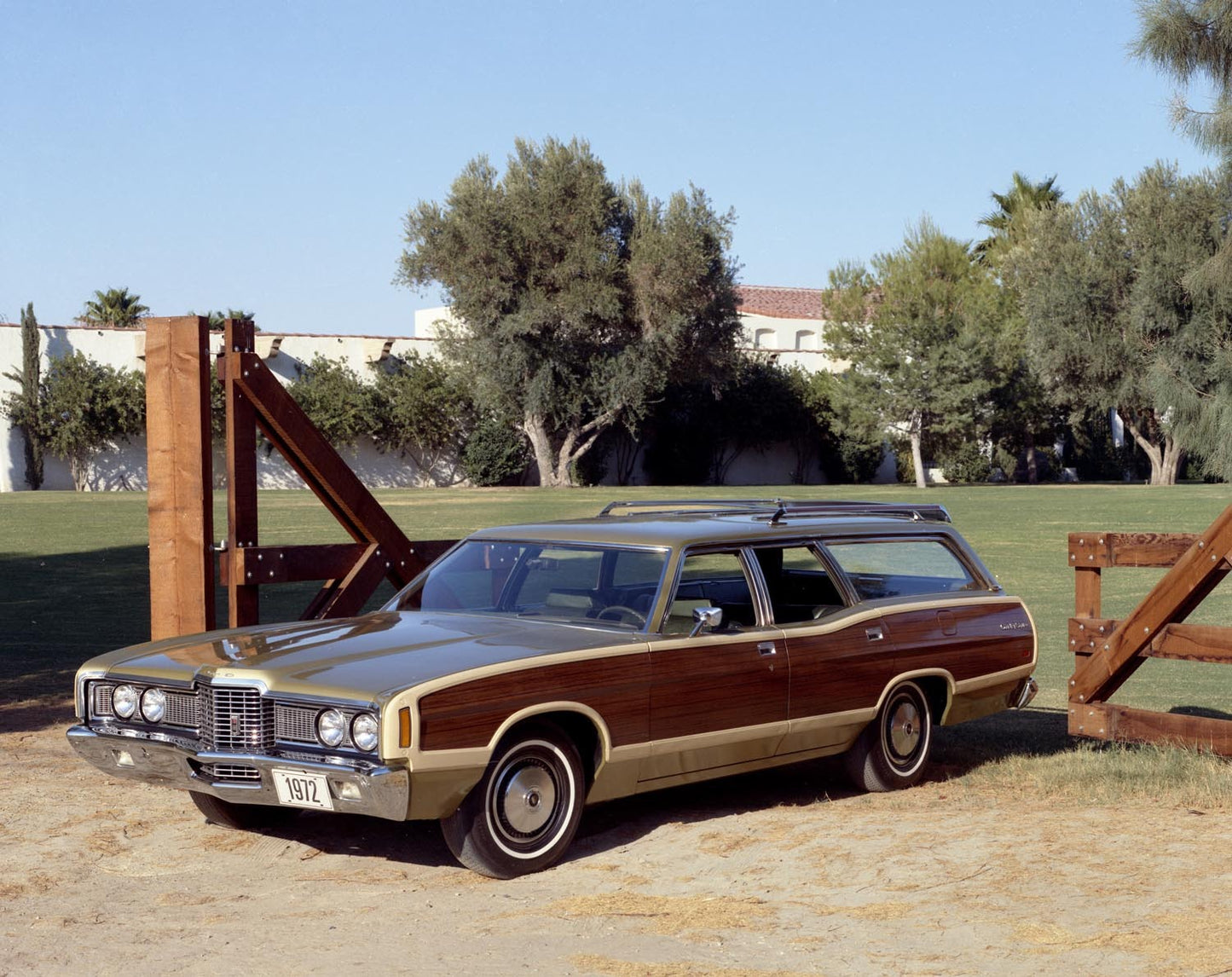 1972 Ford LTD Country Squire station wagon CN6302-26 0144-3037