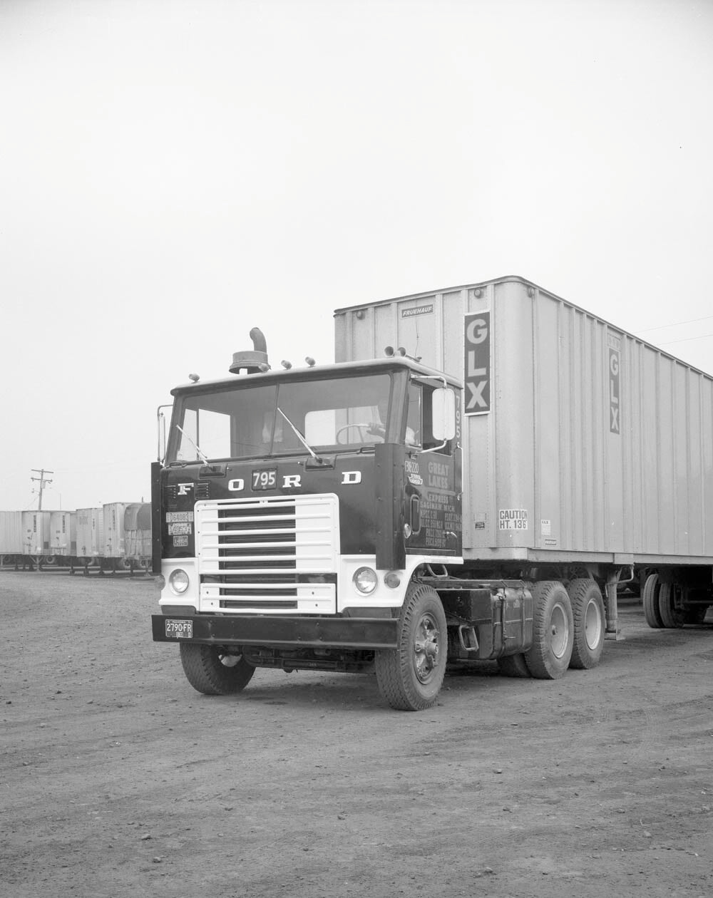 1972 Ford W-1000 heavy truck 153511-669 0144-3047