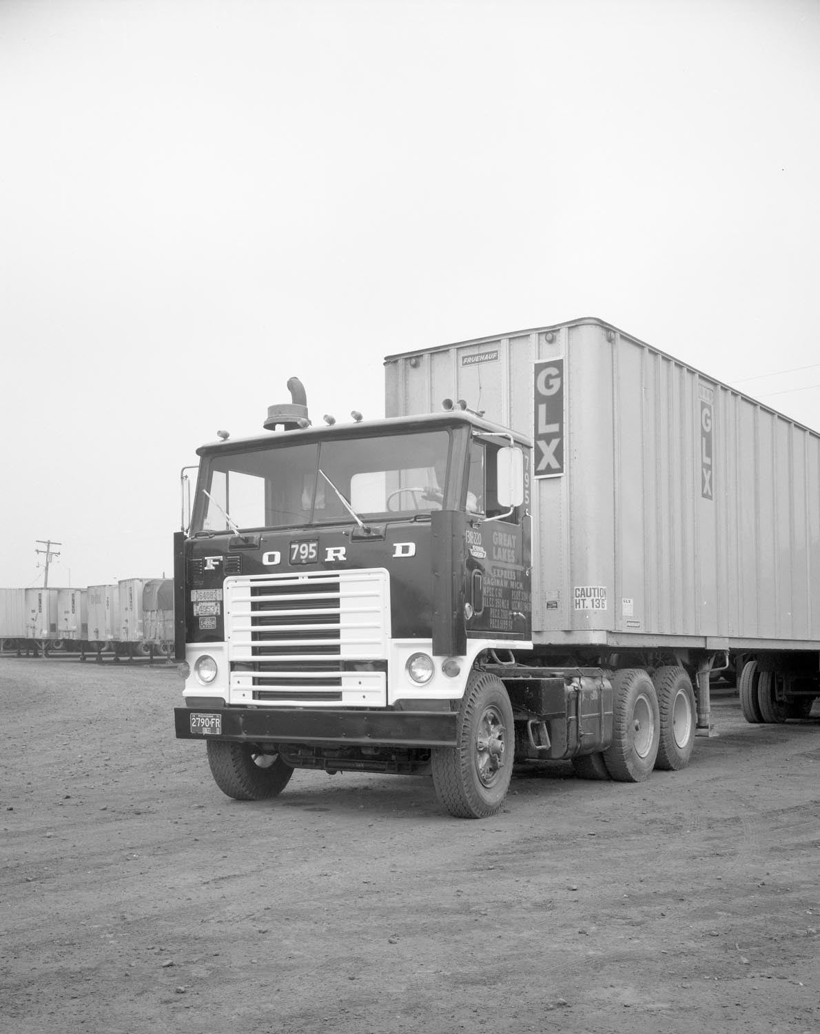 1972 Ford W-1000 heavy truck 153511-669 0144-3047