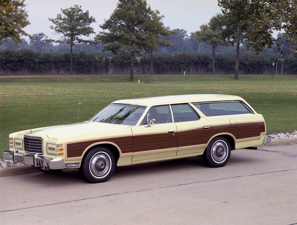 1976 Ford Gran Torino Squire station wagon CN13001-023 0144-3086