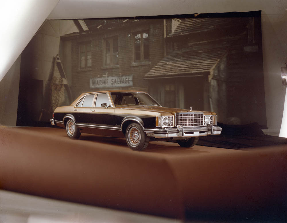 1976 Ford Granada four-door CN13000-003 0144-3087