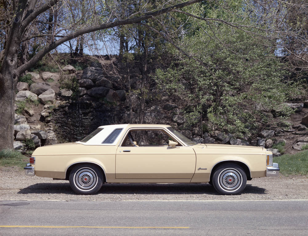 1976 Ford Granada two-door CN13000-066 0144-3088