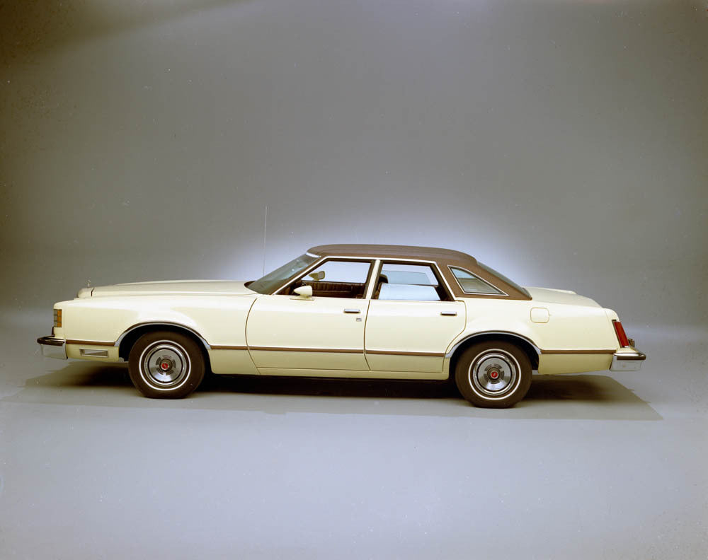 1977 Ford LTD II four-door CN13505-036 0144-3102