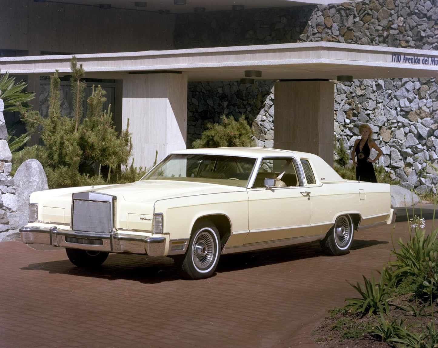 1978 Lincoln Continental Town Coupe two-door CN19509-085 0144-3123