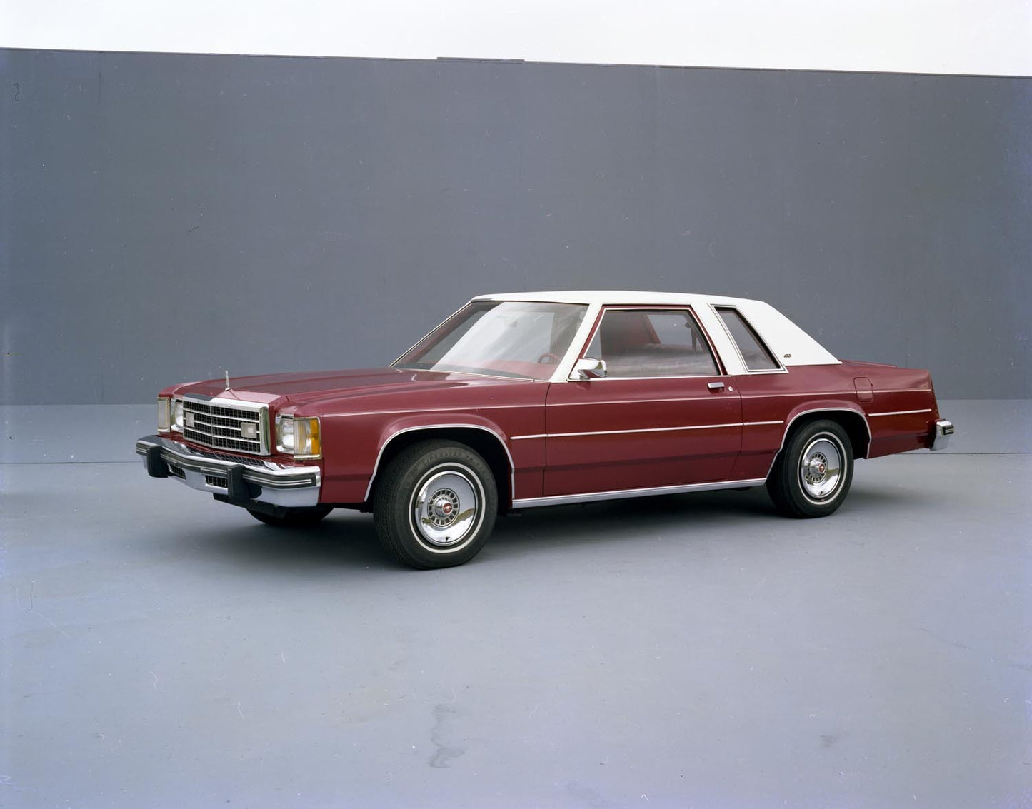 1979 Ford LTD two-door CN26002-066 0144-3137