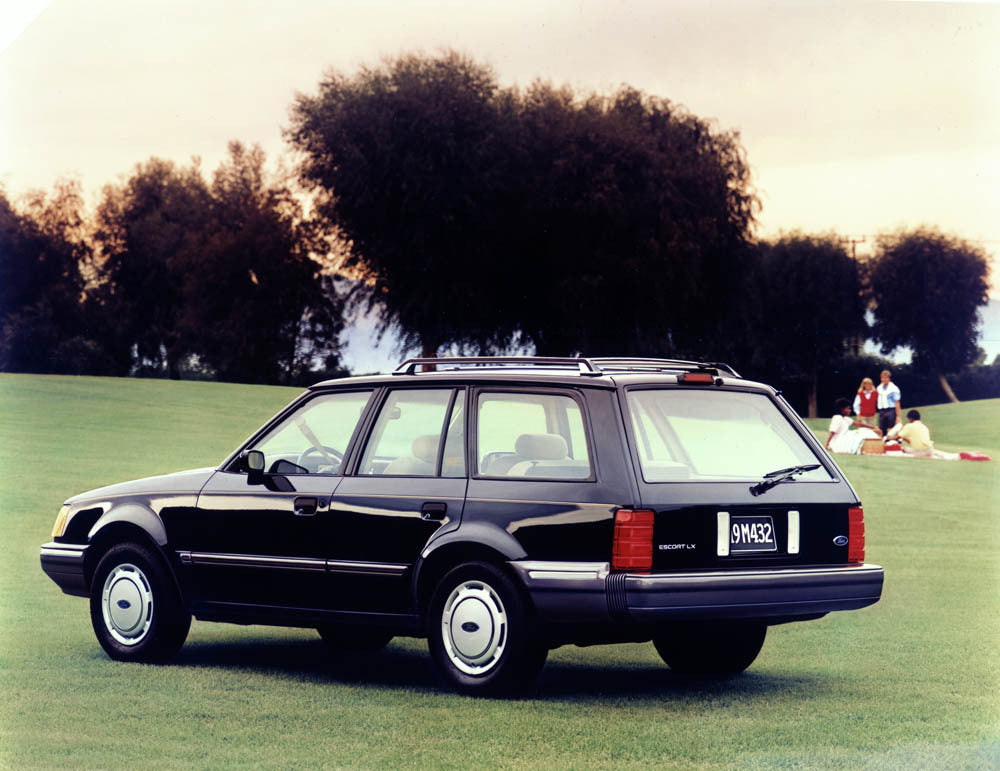 1989 Ford Escort LX station wagon CN52005-42 0144-3208