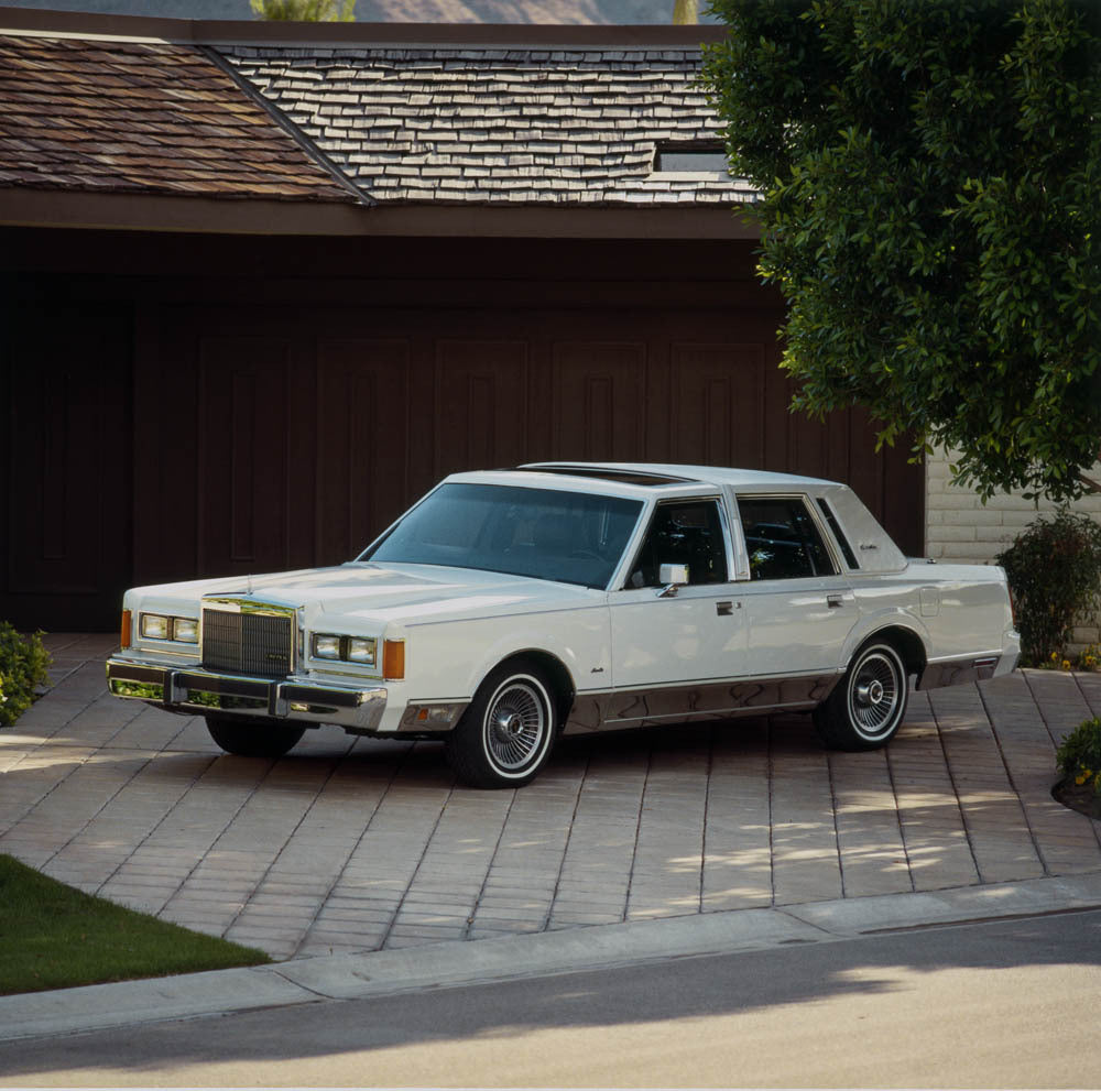 1989 Lincoln Town Car Cartier Series CN52010-50 0144-3235