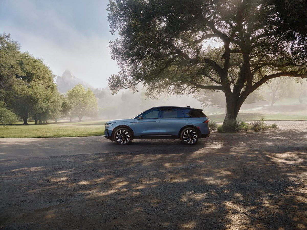 Official Lincoln image of the 2026 Lincoln Nautilus.