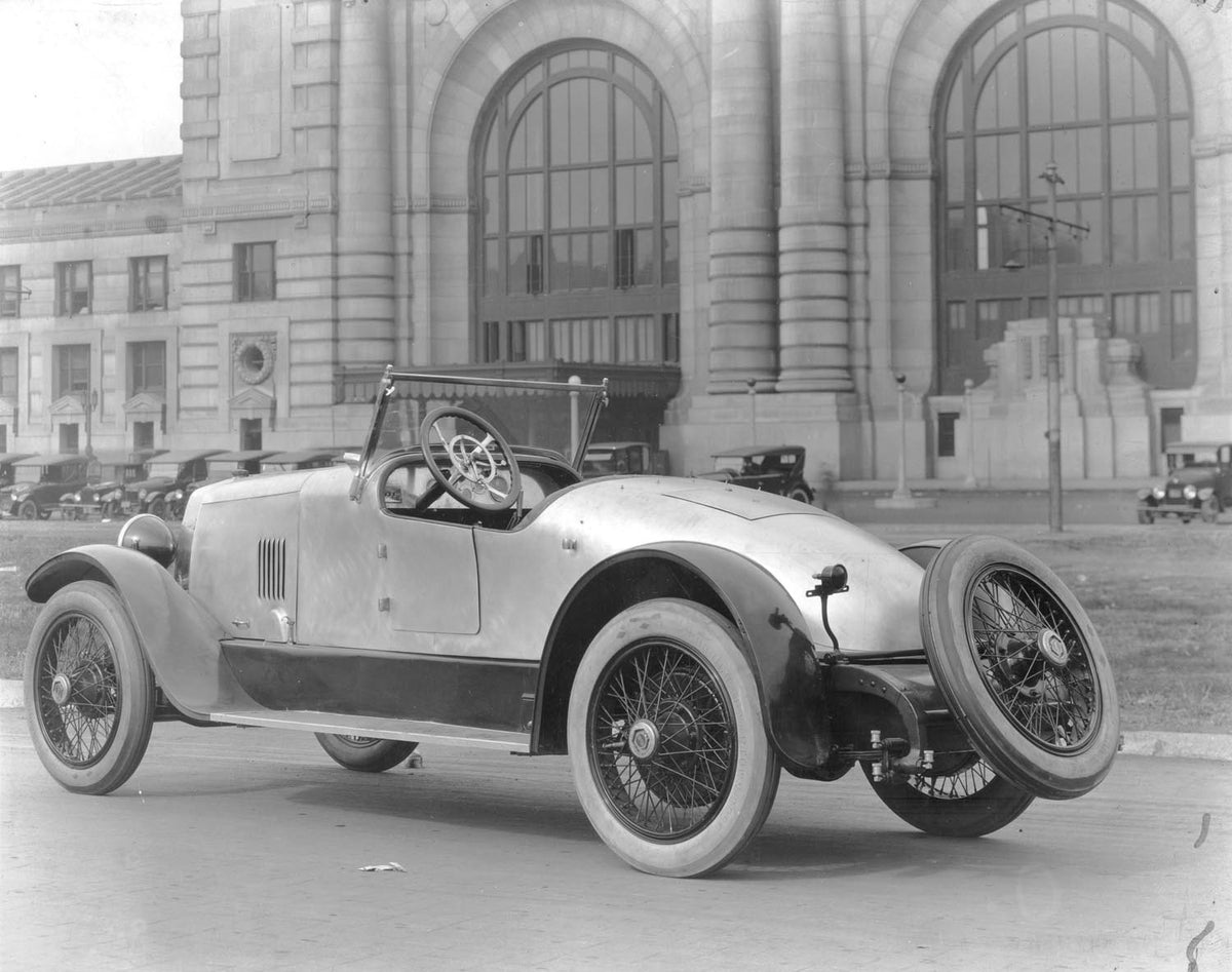 Original archival image documenting Du Pont Model A Roadster 1921 1922.