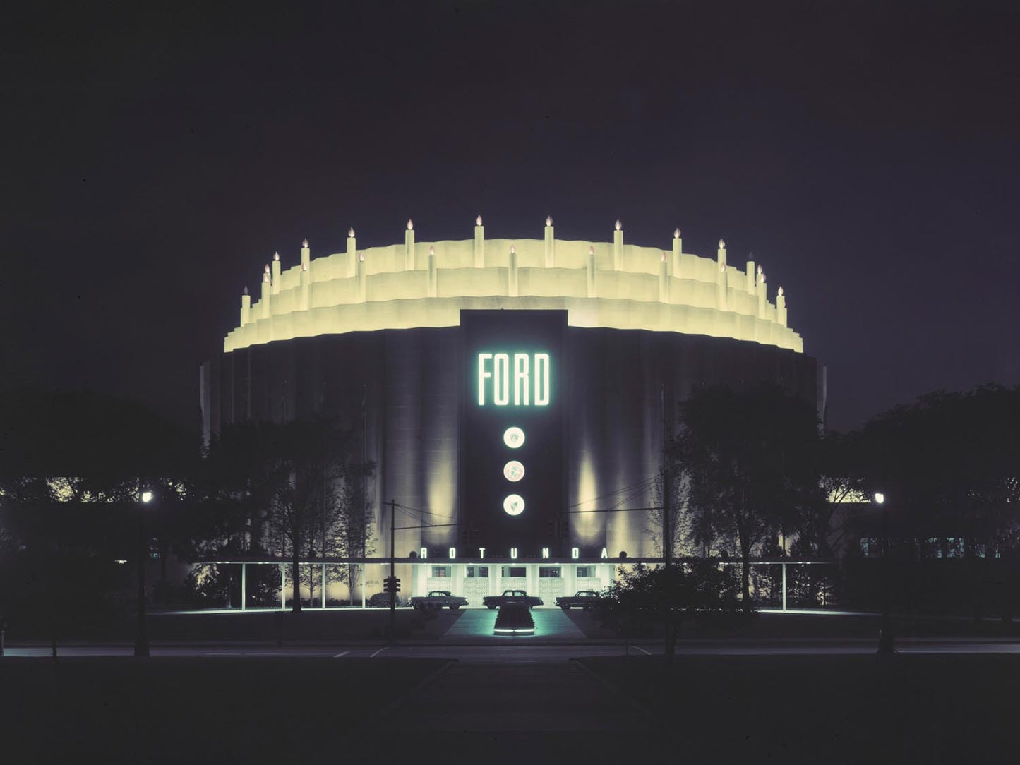 1953 Ford Rotunda at night 0400-8308
