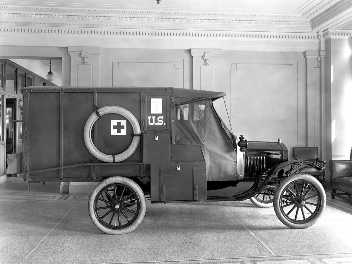 1917 Ford Model T Army ambulance 0400-8728
