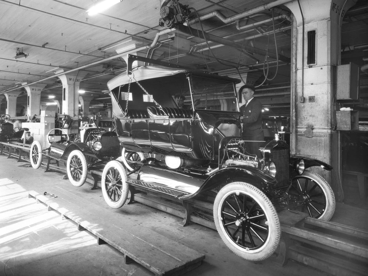 1923 Highland Park Model T assembly line 0400-8751
