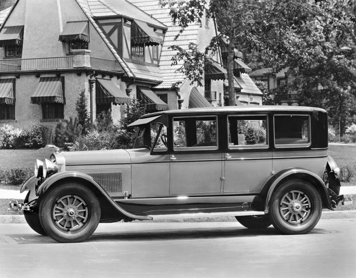 Ford Motor Company archival image documenting 1927 Lincoln Sedan 5 passenger wooden wheels.