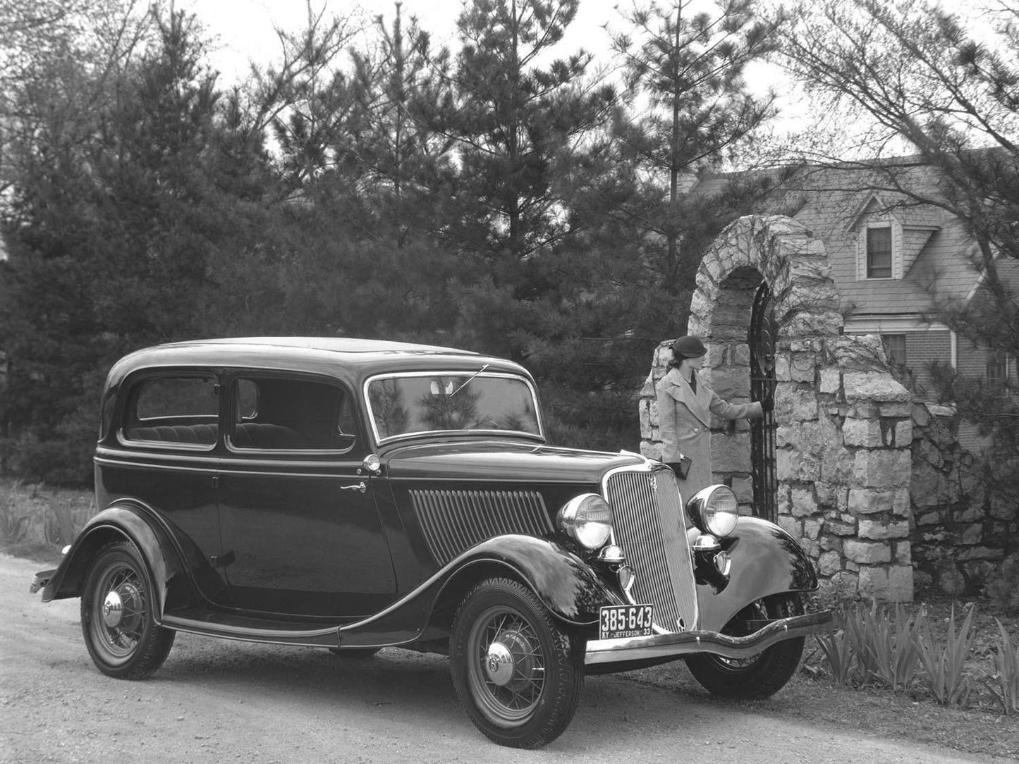 1933 Ford DeLuxe Tudor Sedan 0400-8848