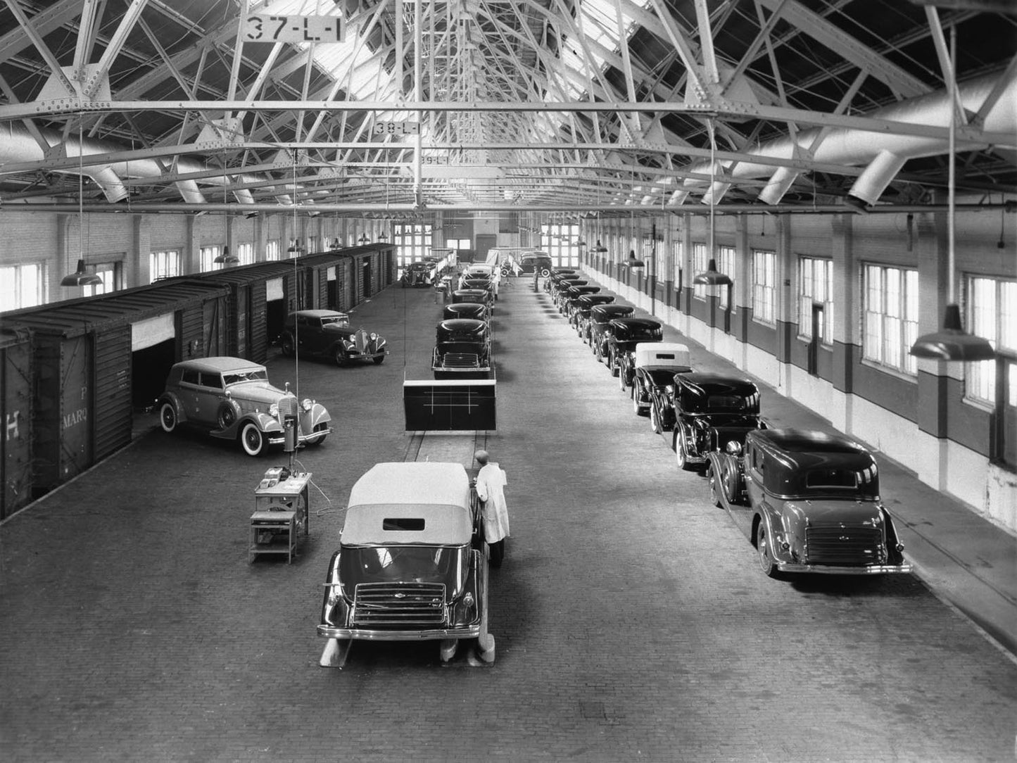 1934 Lincoln shipping department 0400-8860