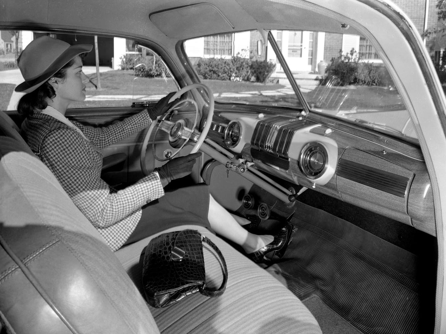 1942 Mercury Tudor Sedan interior 0400-8959