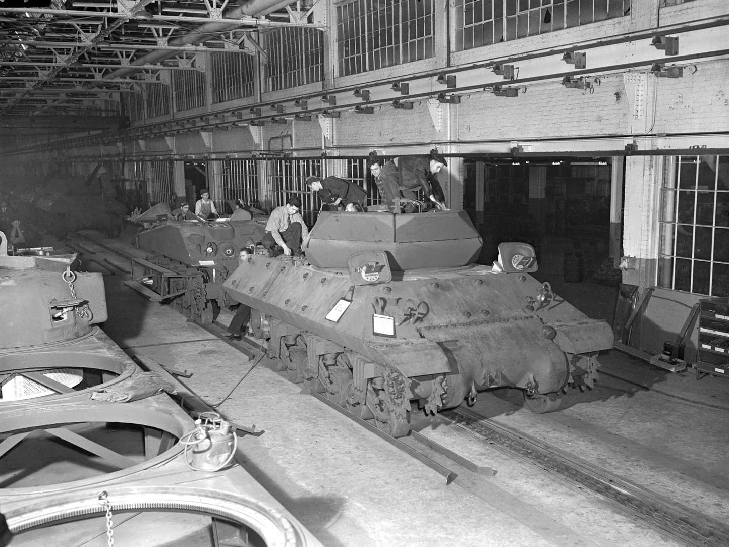 1943 tank production 0400-8977
