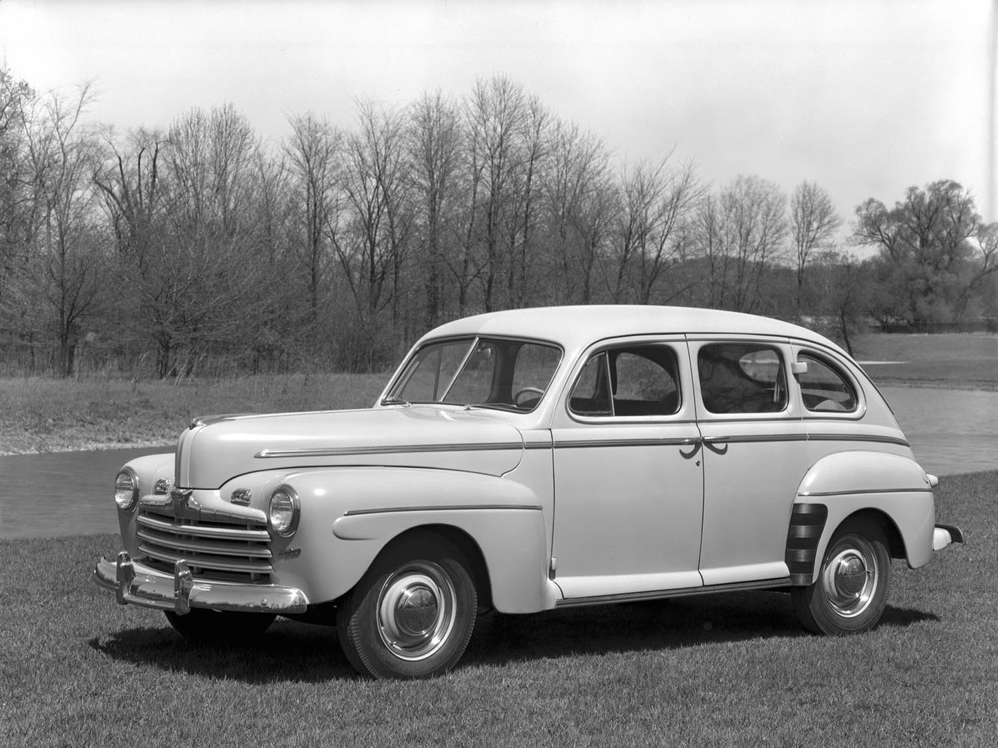 1946 Ford Super DeLuxe Fordor Sedan in Moonstone G 0400-9014