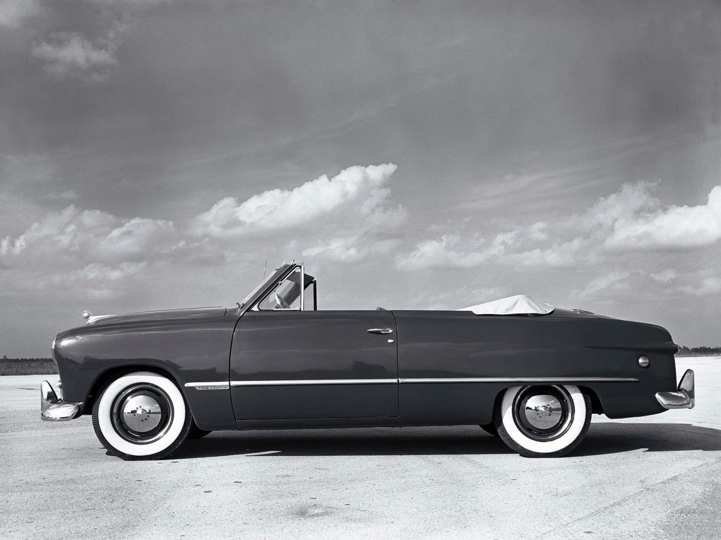 1949 Ford Convertible left side 0400-9058